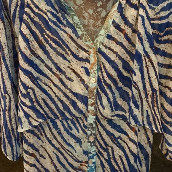 Figueroa&flower leopard pattern, hi-low, sheer w/ blue and brown pattern. XL - Picture 2 of 11